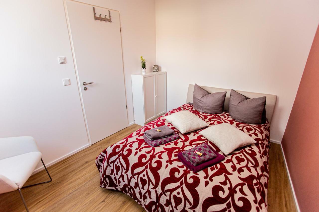 Eckhof Domizil - Grosszuegige Ferienwohnung Mit Kleinem Garten In Der Altstadt Von Gotha Exterior foto